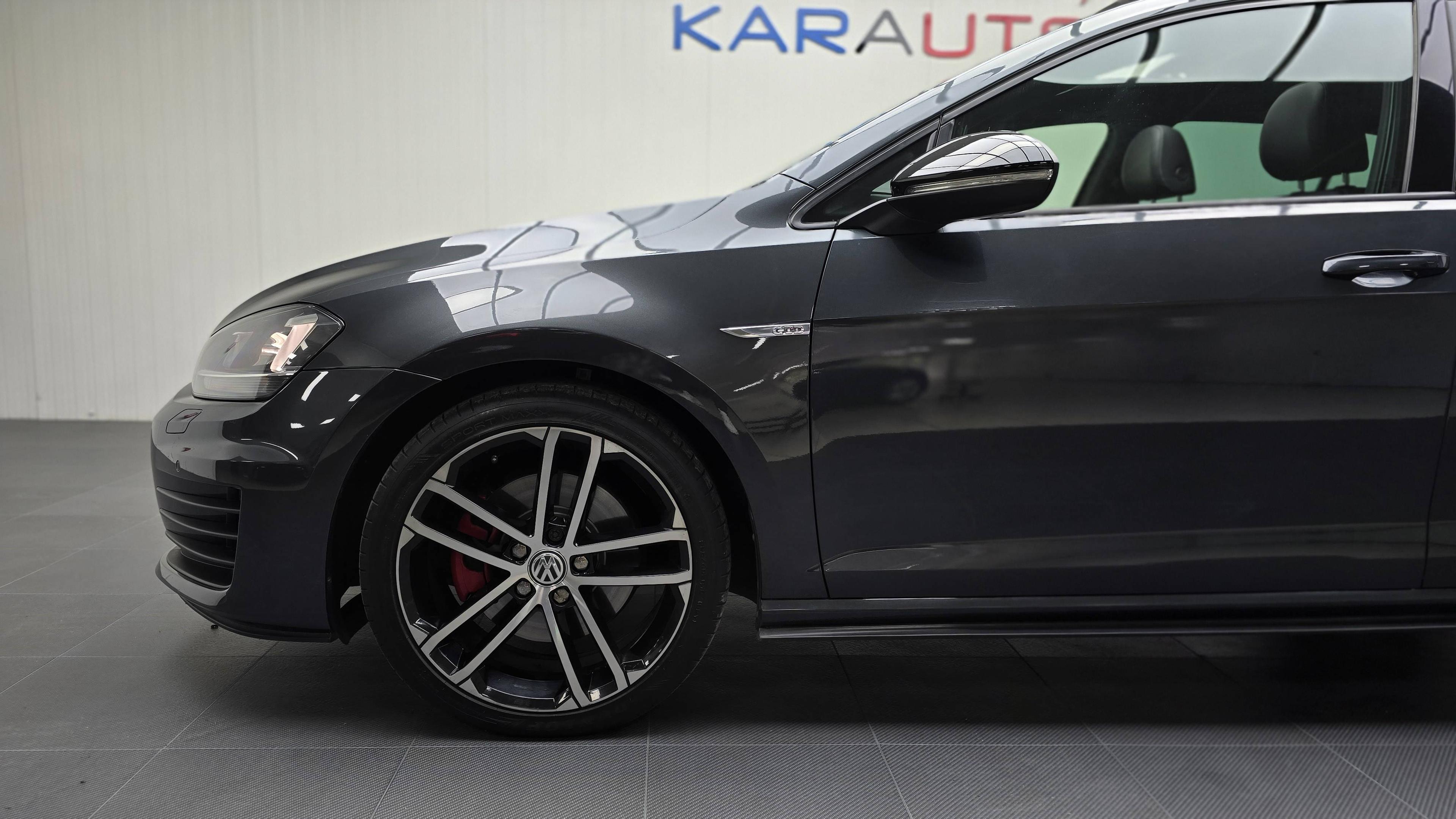 VOLKSWAGEN GOLF