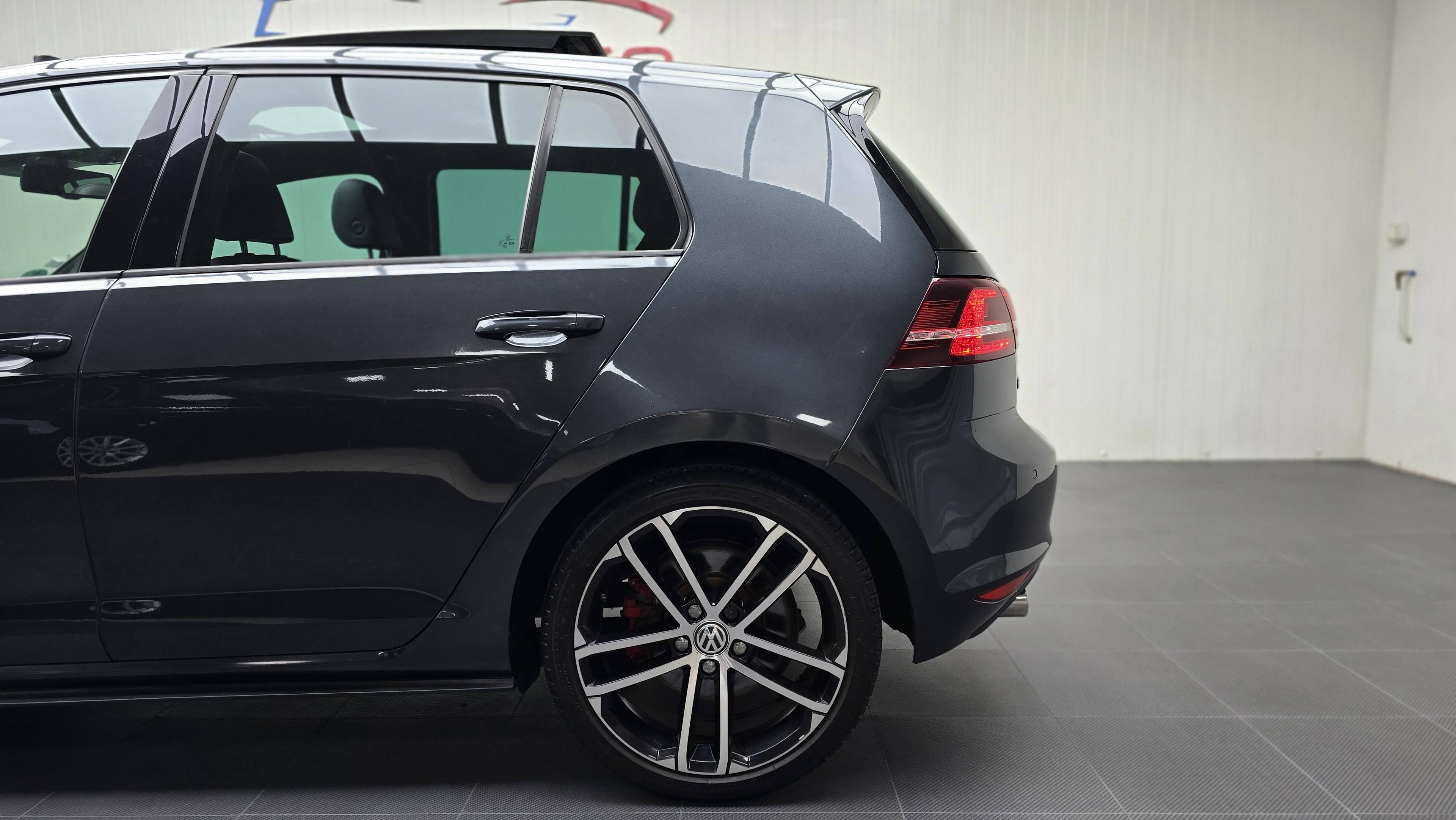 VOLKSWAGEN GOLF