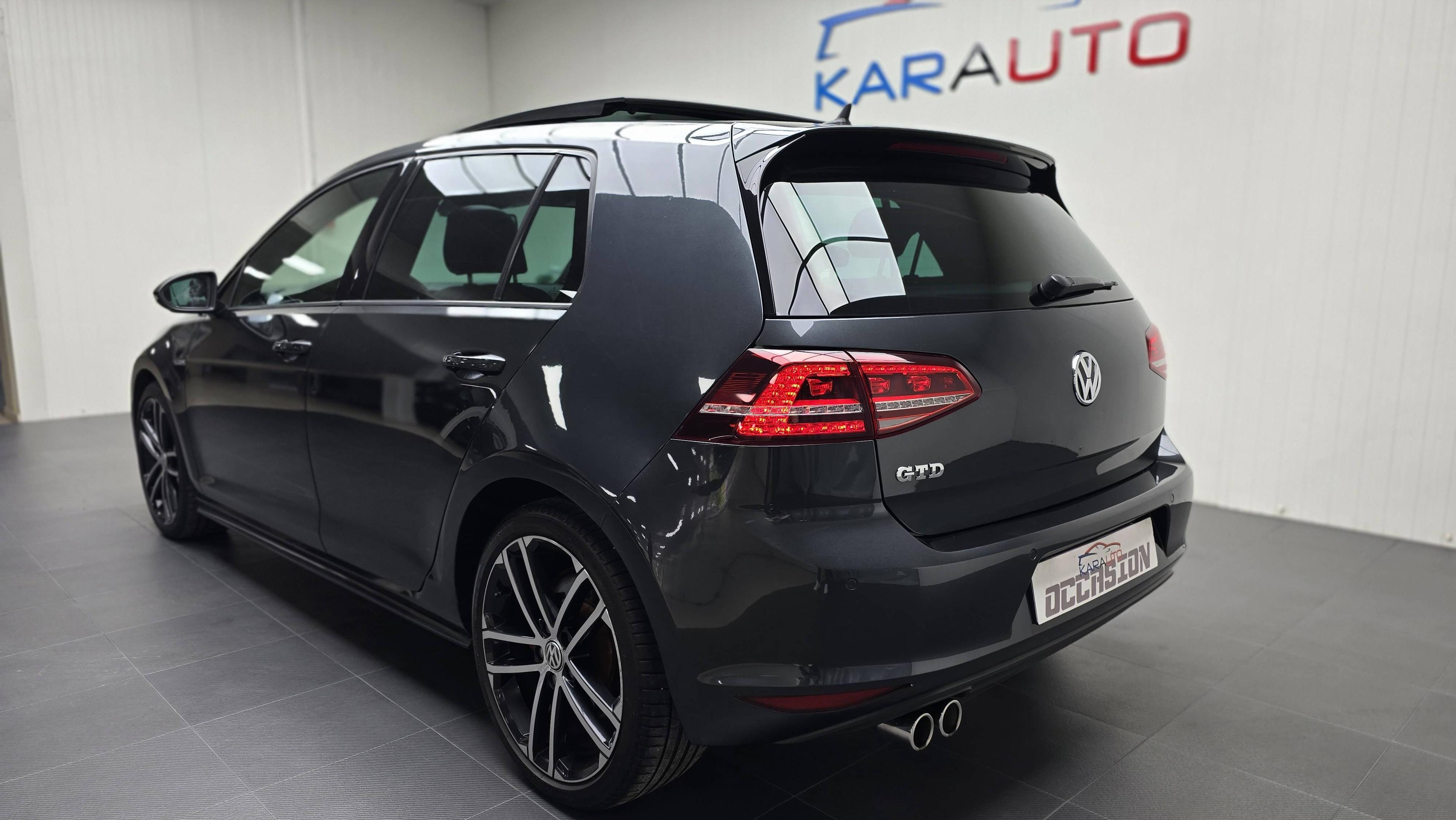 VOLKSWAGEN GOLF
