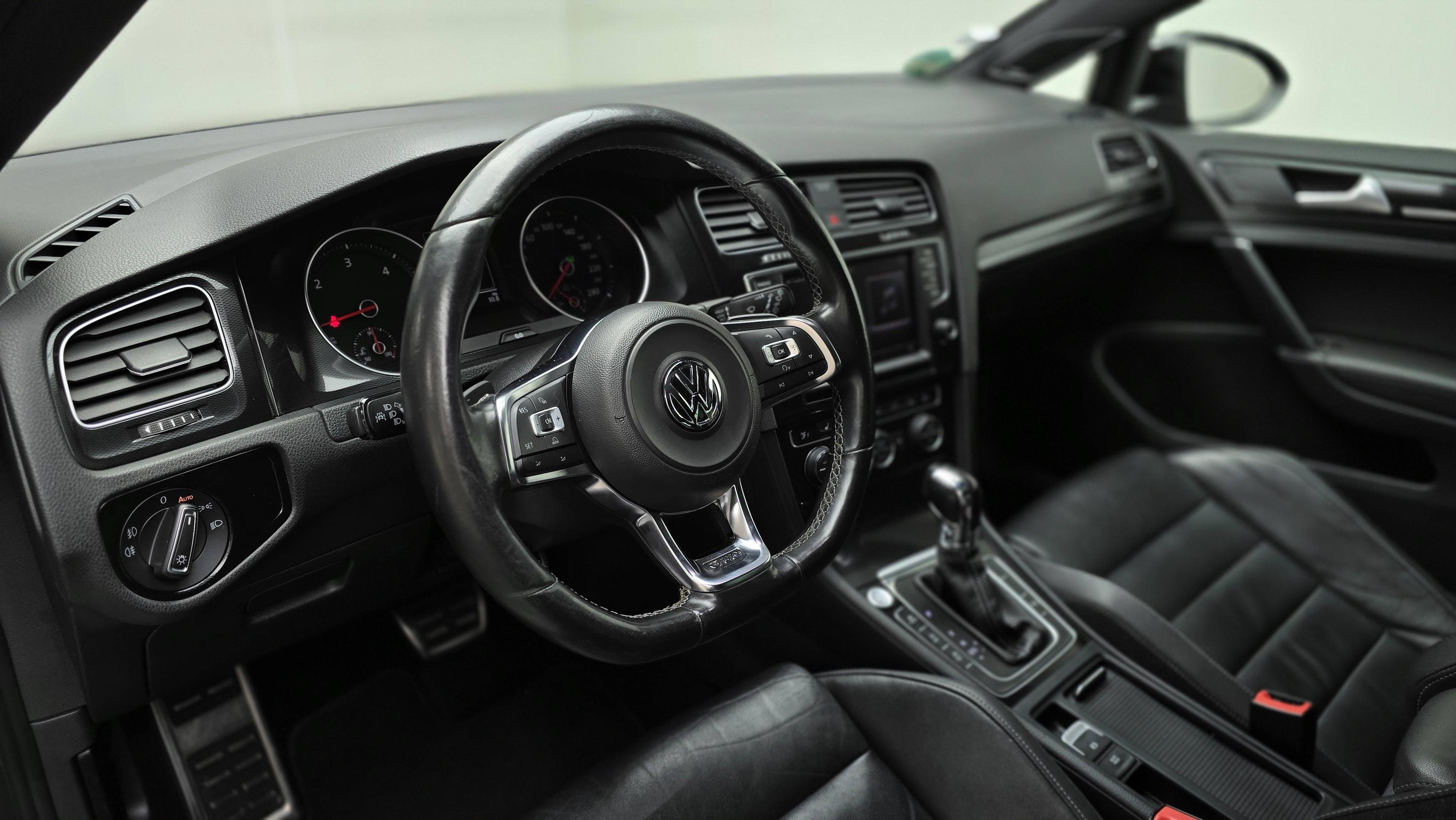 VOLKSWAGEN GOLF